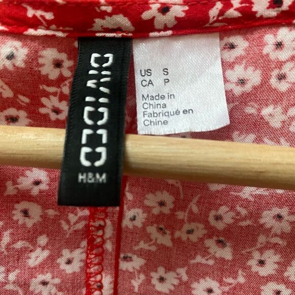 H&M Red Ditsy Floral Boho Festival Shortsleeved Flowy Mini Button Front Sundress - Picture 7 of 7